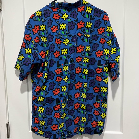 Life’s a Beach Floral Button Up - Picture 2 of 3